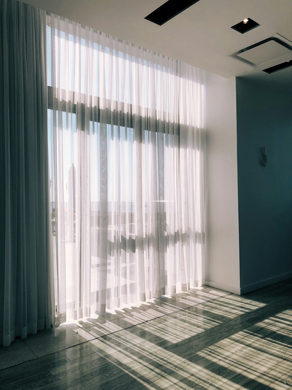 Ambiente com cortinas